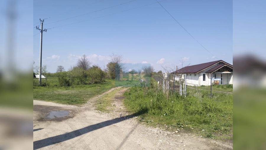 Teren de 1992 mp, în Coșoveni