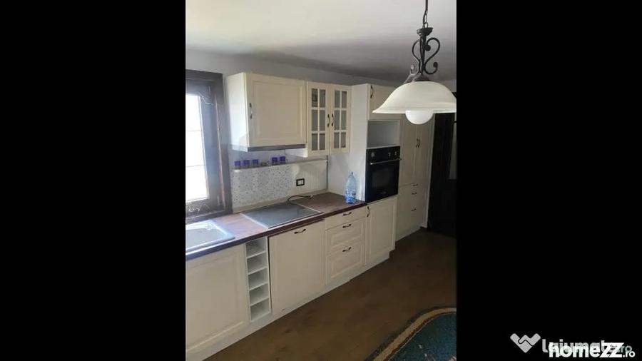 Casă cu 5 camere cu Teren 273 Mp în Butimanu