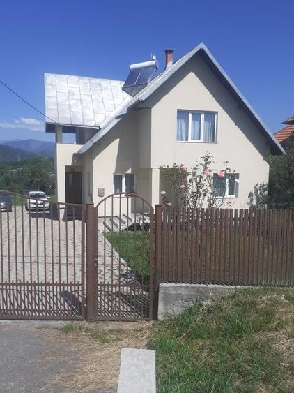 Casă cu 3 camere în Valea Mare