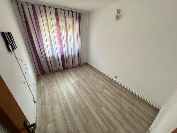Apartament cu 4 camere decomandat, mobilat în Casa de Cultură