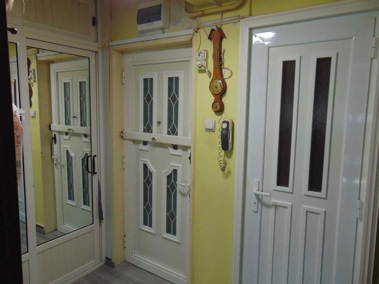Apartament cu 4 camere decomandat în Central