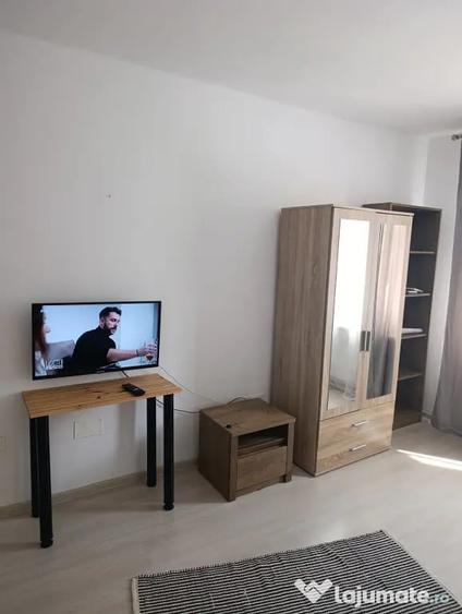 Garsonieră decomandată în Roșu