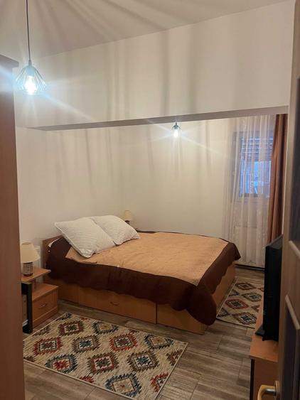 Apartament cu 3 camere semidecomandat în Central
