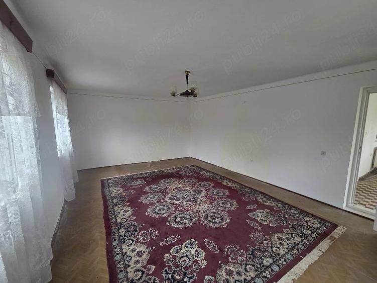 Casă cu 5 camere cu Teren 1000 Mp în Central