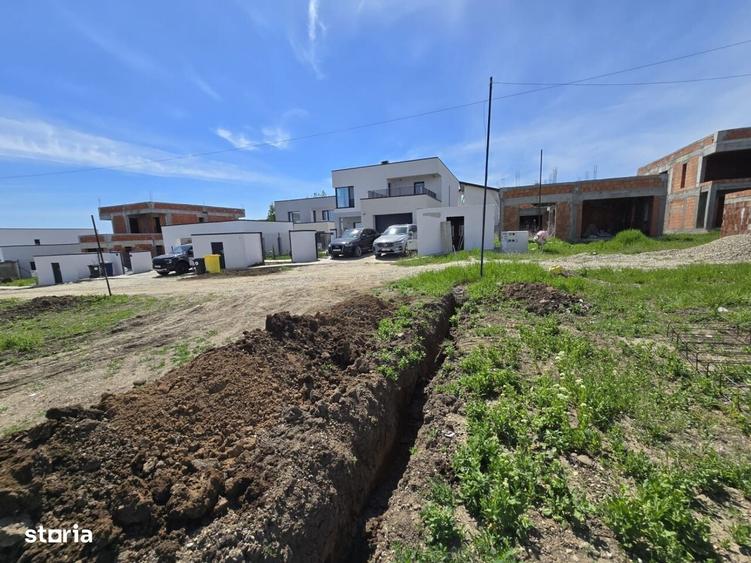 Casă cu 4 camere în Ostratu