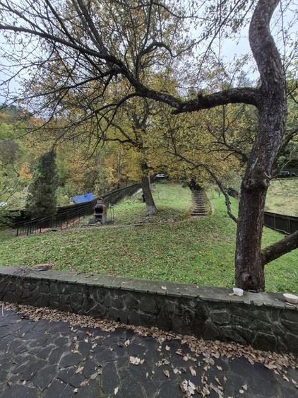Casă cu 4 camere cu Teren 1600 Mp în Central