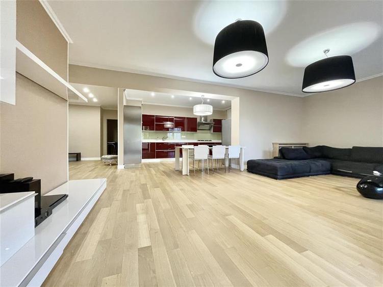 Apartament cu 4 camere decomandat, mobilat în Herăstrău