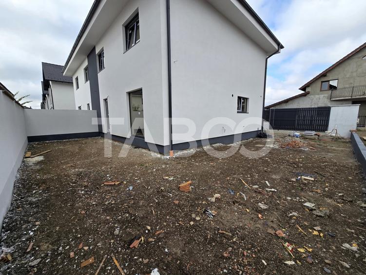 Duplex cu 4 camere cu Canalizare în Șelimbăr