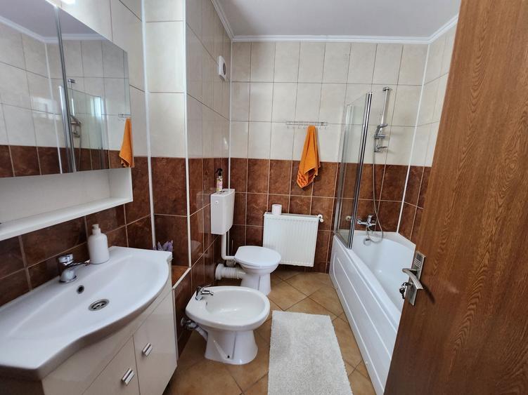 Apartament cu 2 camere semidecomandat în Sânpetru