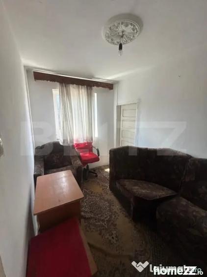 Apartament cu 3 camere semidecomandat în Micro 9