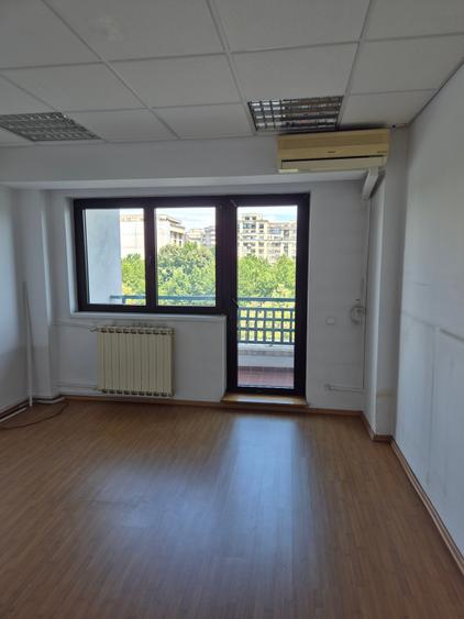 Birou, de 146.47999572754 mp, în P-ța Unirii