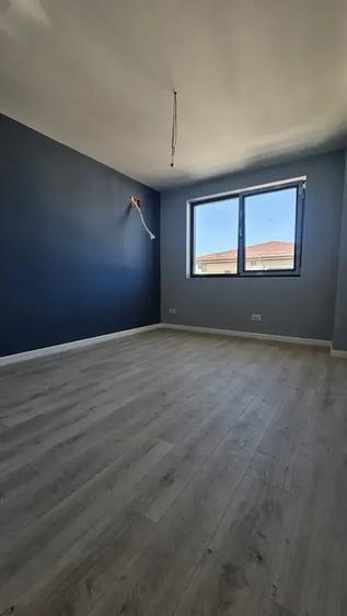 Casă cu 4 camere cu Teren 250 Mp în Odăi