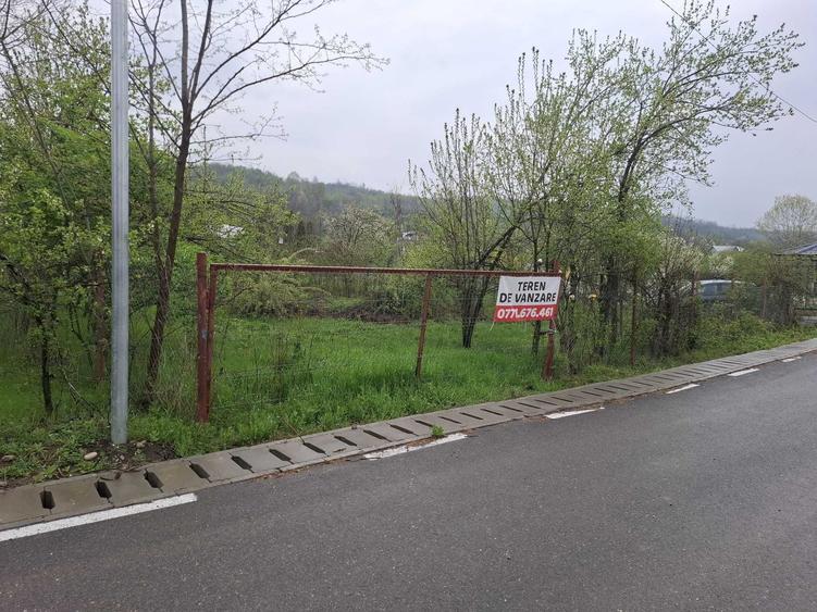 Teren de 3065 mp, în Sărățel