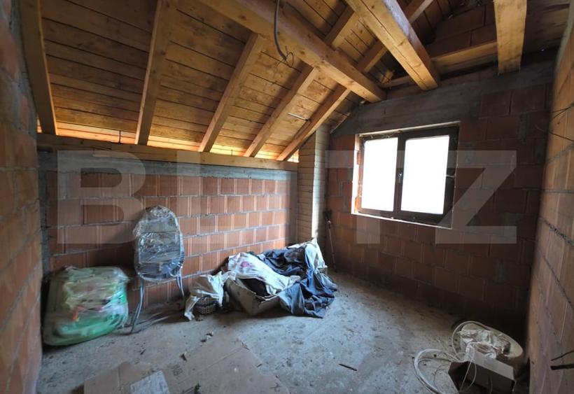 Casă individuală cu 5 camere cu Canalizare în Nord-Est