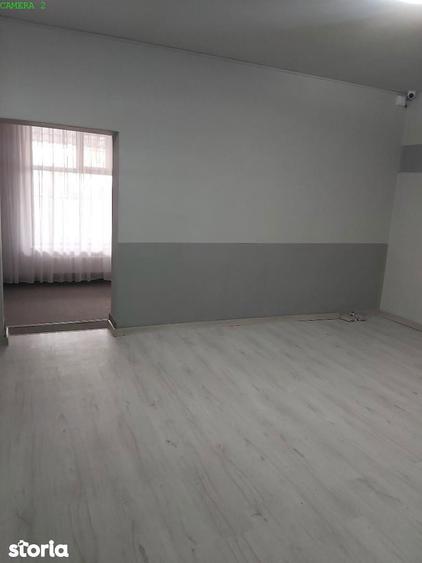 Spațiu comercial, de 80 mp, în Florilor