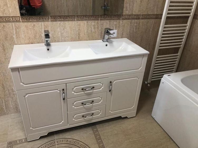 Apartament cu 3 camere decomandat în Exterior Vest
