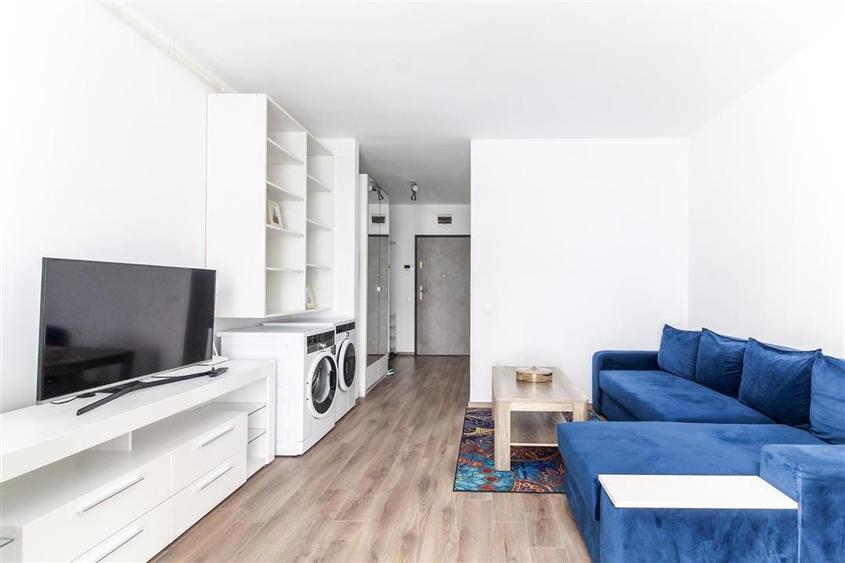 Apartament cu 3 camere semidecomandat, mobilat în Bună Ziua