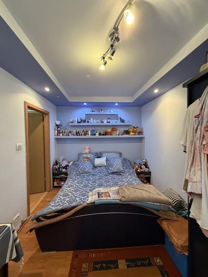 Apartament cu 3 camere semidecomandat în Kiriac