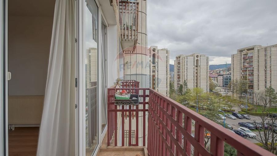 Apartament cu 3 camere decomandat, mobilat în 13 Decembrie