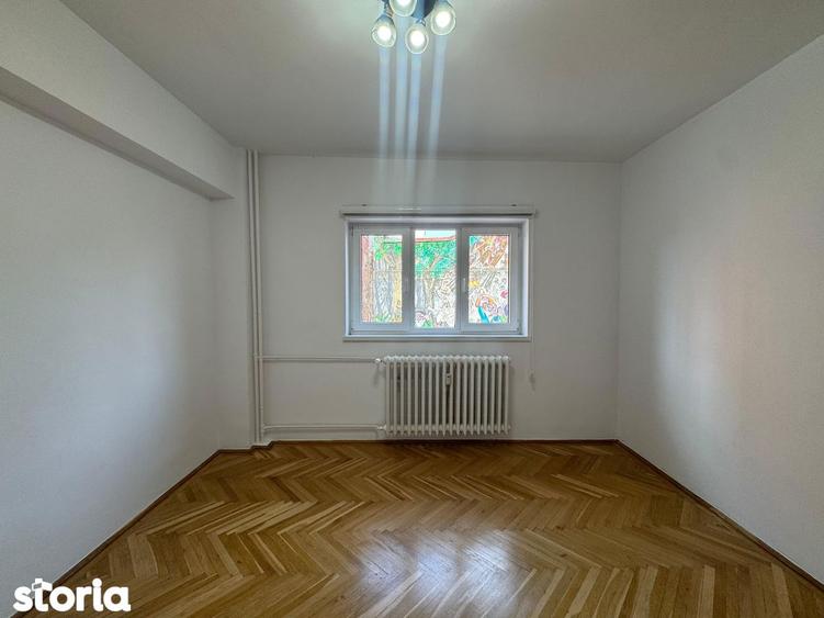 Apartament cu 3 camere semidecomandat în Dorobanți