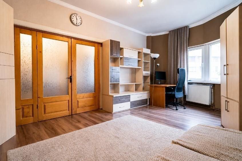 Apartament cu 4 camere decomandat în Cișmigiu