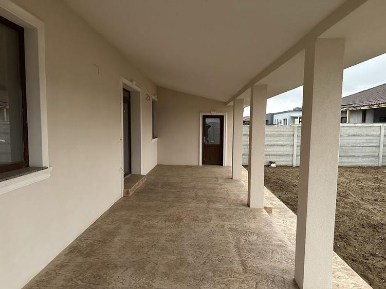 Casă cu 4 camere cu Teren 500 Mp în Nojorid
