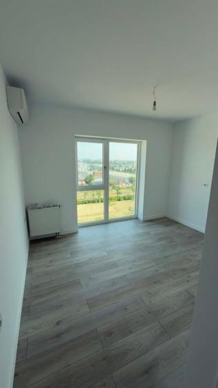 Apartament cu 3 camere decomandat în Baza 3