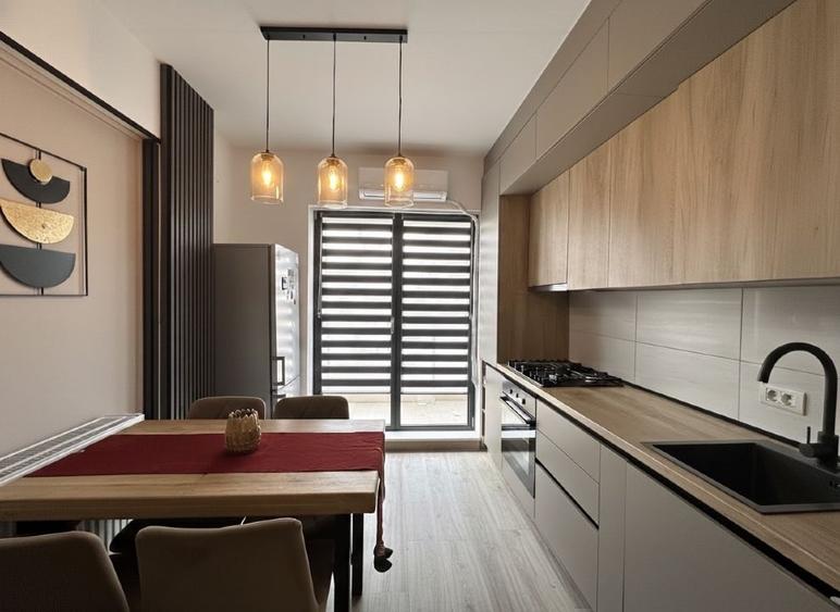 Apartament cu 2 camere decomandat, mobilat în Central