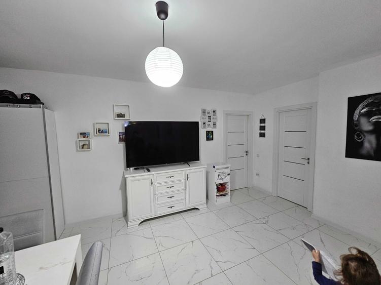 Apartament cu 3 camere decomandat în Florești