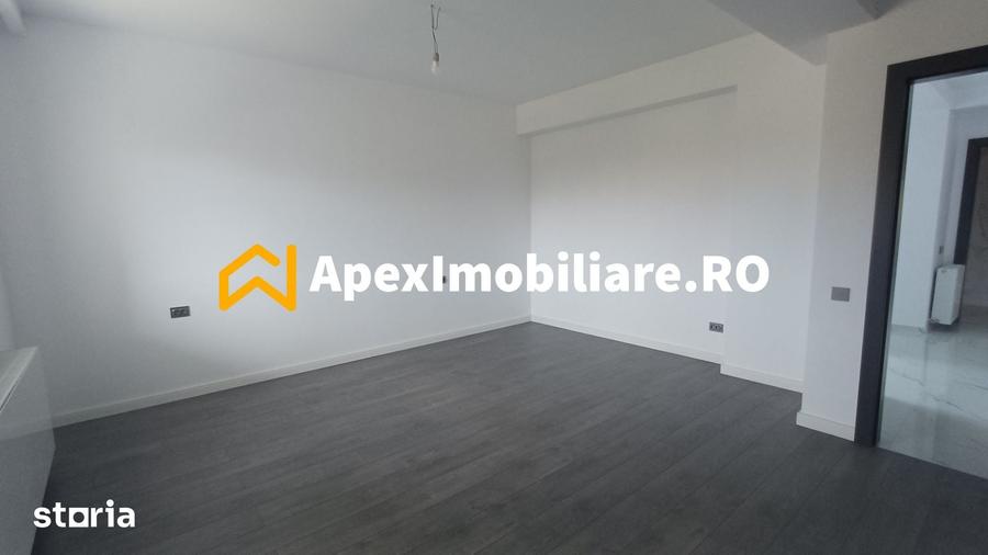 Casă cu 7 camere cu Teren 500 Mp în Central