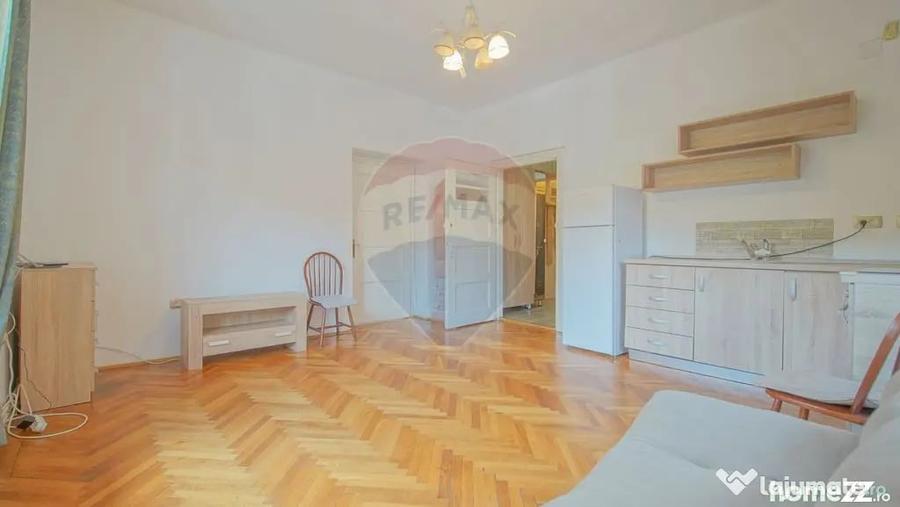 Apartament cu 2 camere semidecomandat în Centrul Istoric