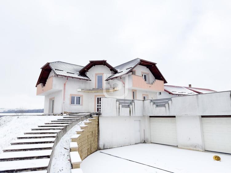Casă individuală cu 8 camere cu Canalizare în Periferie