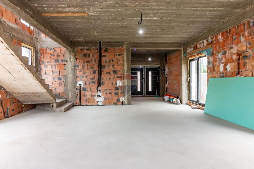 Casă individuală cu 5 camere cu Teren 400 Mp în Ultracentral