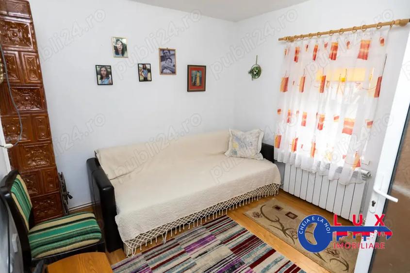 Casă cu 5 camere cu Teren 378 Mp în Babadag