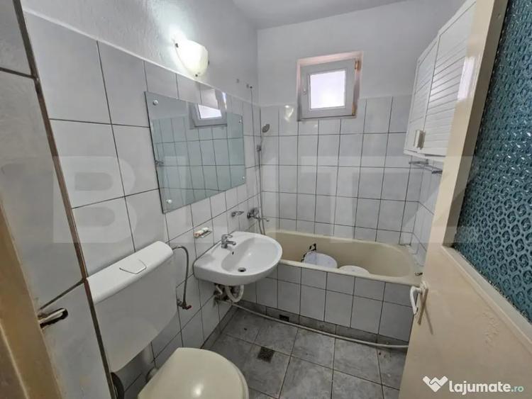 Apartament cu 3 camere decomandat în Cetate