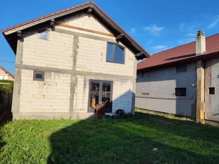 Casă cu 3 camere în Livada