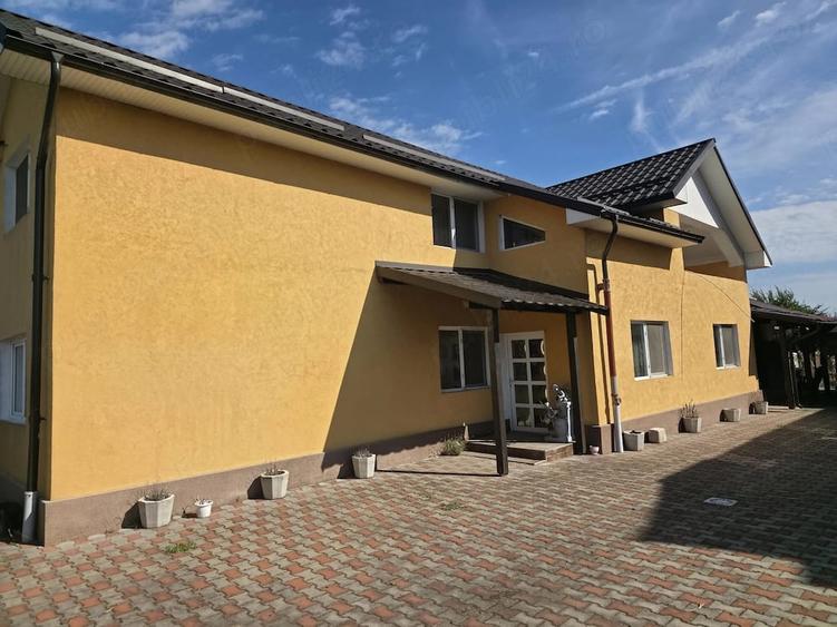 Casă cu 6 camere cu Teren 1200 Mp în Central