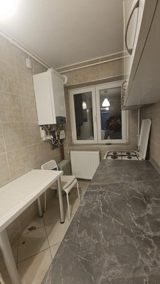 Apartament cu 2 camere semidecomandat, mobilat în Giurgiului