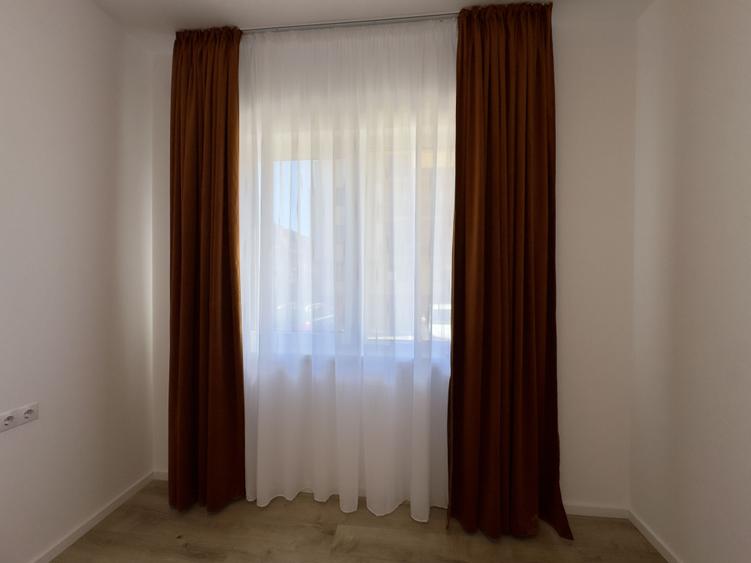 Apartament cu 3 camere semidecomandat în Florești