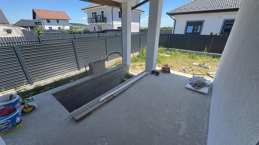 Casă individuală cu 4 camere cu Canalizare în Cristian