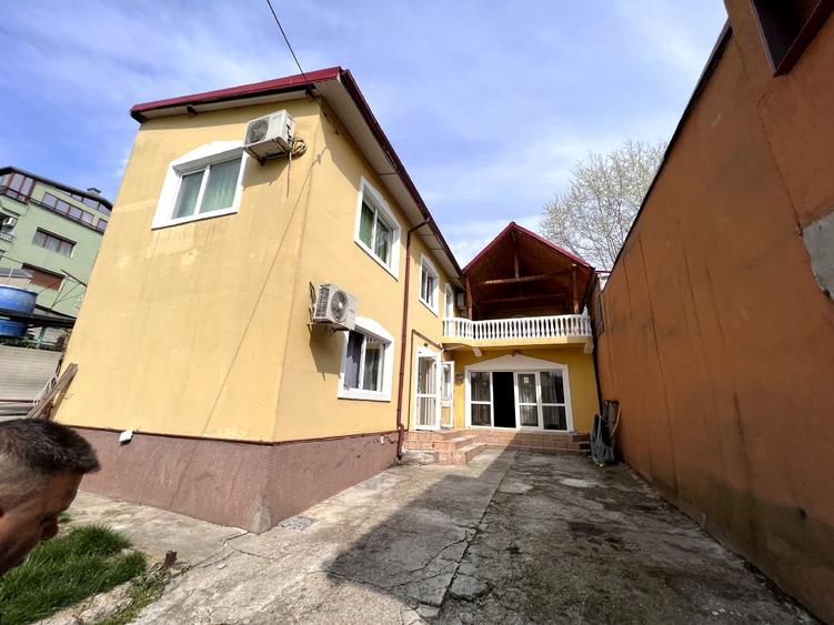 Casă cu 6 camere cu Canalizare în Mihai Bravu