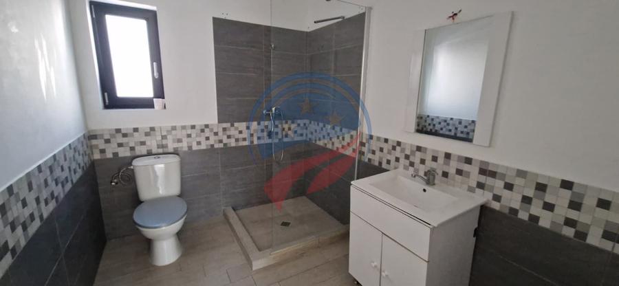 Casă individuală cu 5 camere cu Canalizare în Exterior Sud