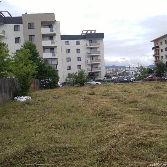 Teren de 1000 mp, în Tractorul