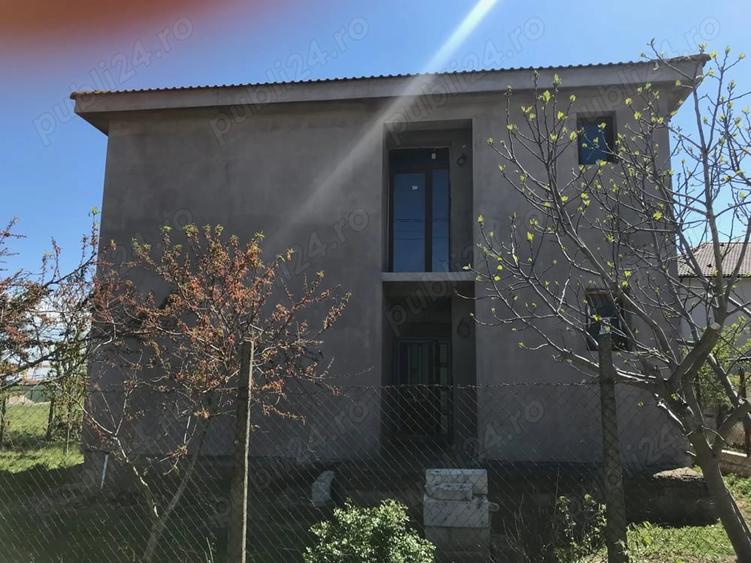 Casă cu 5 camere cu Teren 500 Mp în Exterior Vest