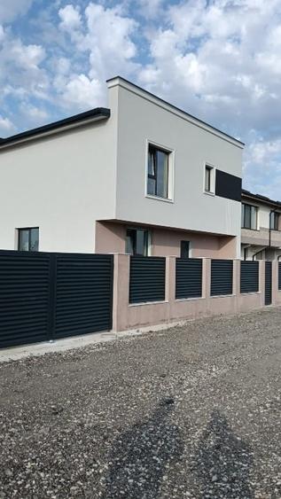 Casă individuală cu 4 camere cu Canalizare în Vidra
