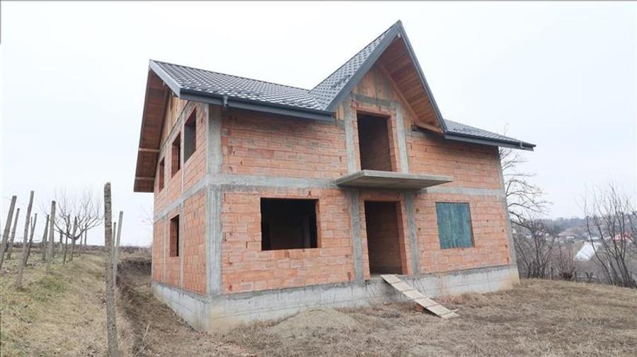 Casă individuală cu 8 camere cu Canalizare în Copou