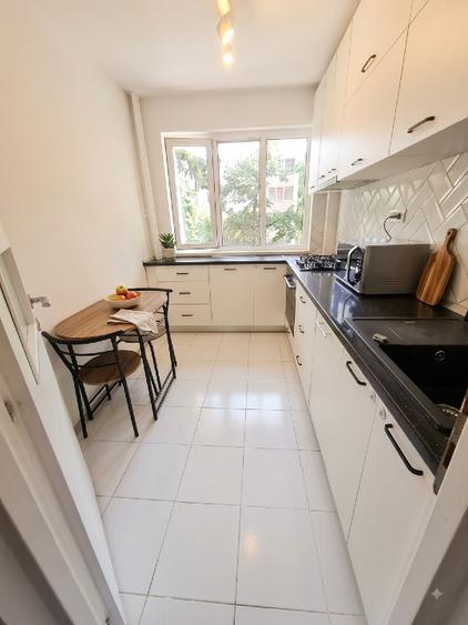 Apartament cu 2 camere semidecomandat, mobilat în Titan
