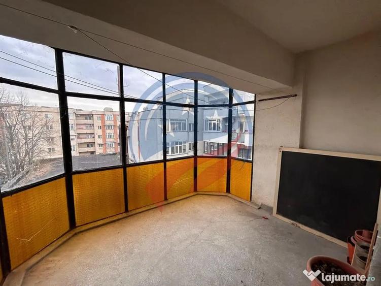 Apartament cu 3 camere decomandat în Calea Severinului