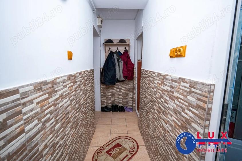 Apartament cu 3 camere semidecomandat în Neptun