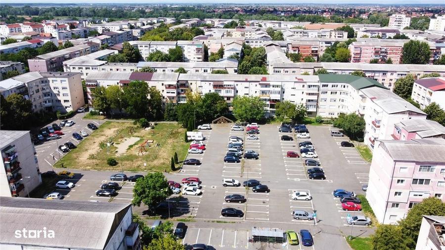 Apartament cu 4 camere decomandat în Micro 16